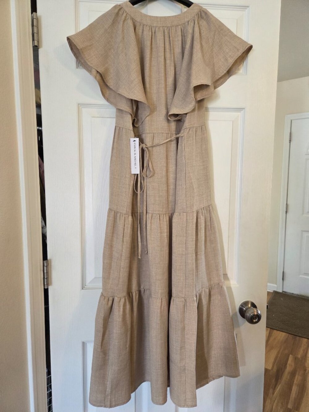 Emma & Michele Tan Tiered Flutter Sleeve Dress Womens Size M NWT - Picture 2 of 7